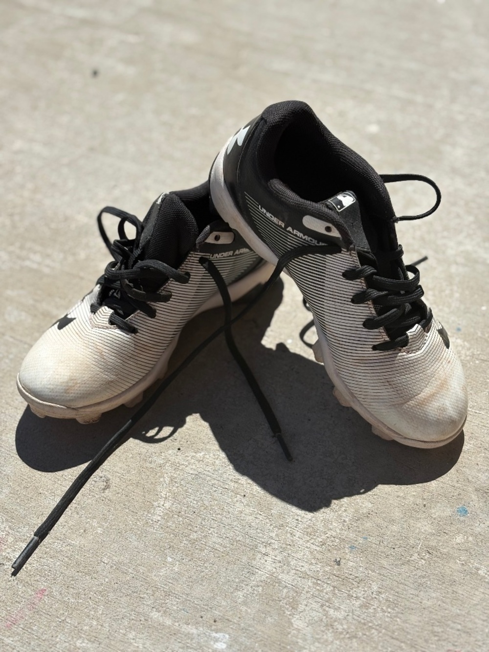 Under Armour baseball cleats size Y 1